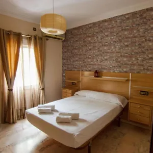 Rentalsevilla Centrico Apartamento Junto Al Guadalquivir Con Parking Coche Mediano Apartamento